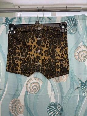 LC Off-Shoulder Leopard Print Top | Size Medium | NWT